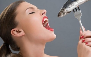 Ăn cá 2 lần một tuần giúp phụ nữ bảo vệ thính lực